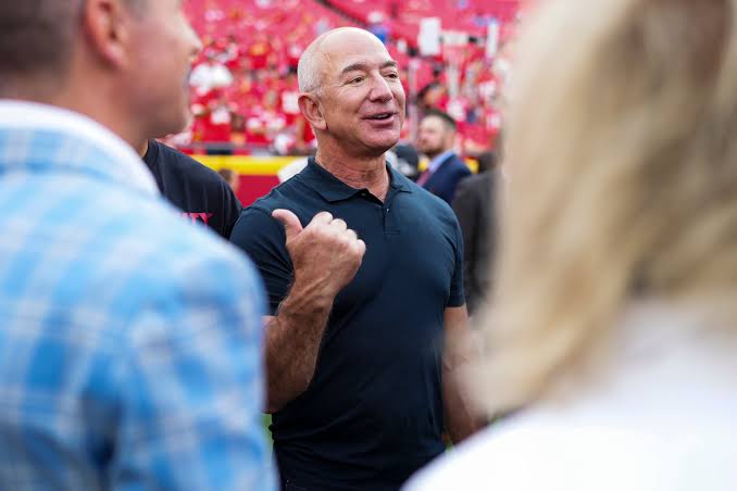 Report: Jeff Bezos in talks to join group eyeing Liverpool stake