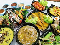 Makanan khas padang yang pertama yang bisa bikin ketagihan dan lidah bergoyang tentu saja rendang. 5 Port Makan Di Kuantan Khas Untuk Korang Yang Mempunyai Selera Berbeza Setiap Hari Libur