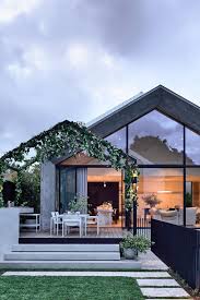 House Tour Inside Joey And Jane Scandizzo S Minimal And Modern Cottage Modern Cottage Facade House Modern House Design