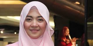 Lihat ide lainnya tentang kecantikan, hijab, jilbab cantik. Seminggu Berhijab Nuri Maulida Dimaki Maki Di Twitter Kapanlagi Com