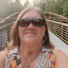 What is the fee for a one day pass at Hardin County Sportsman Lake?