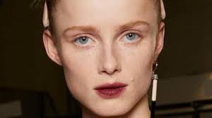 La regina degli scacchi è regina anche di stile: i look e i suggerimenti  make up