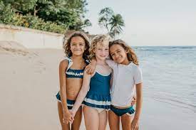 La storia dei costumi da bagno mostra che anche se li diamo per scontato, come tante cose, hanno tanto da raccontare:c'è stato un tempo in cui non esistevano, e si faceva il bagno vestiti.ma allora quando sono comparsi i primi costumi?. Folpetto Swim La Collezione Beachwear Giocosa Raffinata Ed Eco Friendly