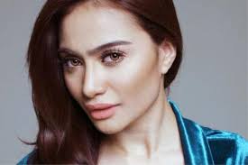 Mana tidaknya, cantik, berkarisma, baik hati dan pemurah adalah kriteria yang dimiliki oleh beliau. Inilah Ranking 10 Artis Wanita Paling Cantik Di Malaysia Memang Cantik Betul Diorang Nie Rotikaya Malaysia