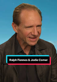 Ralph Fiennes y Jodie Comer en '28 Years Later'