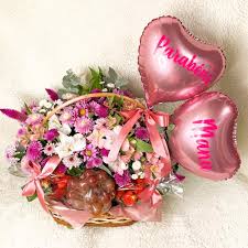 Cesta de Aniversário com Flores do Campo e Balões e Frutas