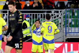 «ювентус» — единственный клуб в мире, который выиграл все возможные международные турниры, один из четырёх клубов, выигравших все три крупных турнира уефа — и стал первым клубом, достигшим этой цели — в 1985 году. Bj Pa2pnvr3rbm