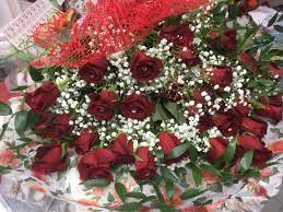 Ideale per san valentino, per gli anniversari o per dichiarare il proprio la rosa rossa indica esattamente il momento in cui la persona si è accorta di essersi innamorata, il mazzo di rose rosse viene composto con fiori. Mazzo Floreale Da Regalo Con 12 Rose Rosse Red Love Incantesimo Fiorito