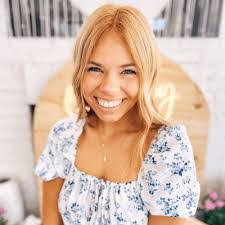 Vicki Roe's Instagram, Twitter & Facebook