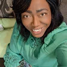 Cheryl Bourg's Instagram, Twitter & Facebook