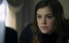 Verão 90: Com ajuda de João, Manu ganha concurso e vira apresentadora de TV  · Notícias da TV