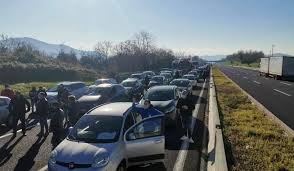 Maybe you would like to learn more about one of these? Protesta Contro Stretta Anti Covid Ristoratori Bloccano Autostrada A1 Tra Napoli E Caserta Corrieredelmezzogiorno It