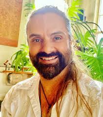 Darrin Davis's Instagram, Twitter & Facebook