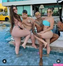 Explore Nicolle Caroline Nude - OnlyFans Exposed