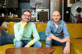 Gogglebox is an entertaining television review programme in which some of britain's most opinionated and avid tv viewers comment freely on the best and worst television shows of the past week. 11 Sezon Gogglebox Przed Telewizorem Hitem Ttv W Swieta Odcinek Specjalny Telemetria Ttv Gogglebox Media2 Pl