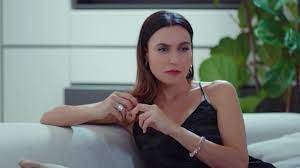 Forbidden Fruit 2, anticipazioni 8 agosto: un infarto sconvolge tutti |  Mediaset Infinity