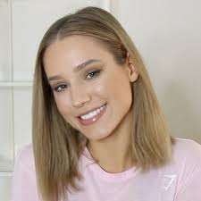 Robin Gallant's Instagram, Twitter & Facebook