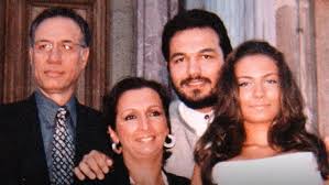 Özellikle 70'lerde çekilip günümüzde de büyük ilgi gören komedi filmlerinde oynayan sunal, türk sinemasının yetiştirdiği en önemli oyunculardan biri olarak. Yargitay Kemal Sunal In Ailesinin Kazandigi Maddi Tazminati Onadi Magazin Haberleri