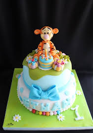 Gateau Pate A Sucre Winnie L Ourson Tigrou Idee Gateau Gateau Anniversaire Gateau Anniversaire Bebe