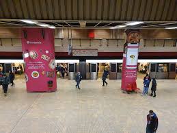La solicitarea federației române de fotbal, metrorex a prelungit programul de circulație a trenurilor de metrou în seara meciului cu suedia, vineri spre sâmbătă, până la ora 00:30. Cum Vor Circula Tramvaiele 41 Èi Metroul In Noaptea De Inviere