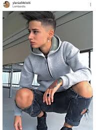Androgynous haircuts can seem so modern that they're untouchable. Ylenia Riniti Tomboy Hairstyles Short Hair Tomboy Men Haircut Styles