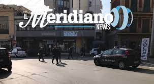 Un 45enne di nazionalità gambiana, con precedenti di polizia e irregolare nel. Colpi Di Pistola A Melito All Esterno Di Una Banca Unicredit Paura In Strada Il Meridiano News