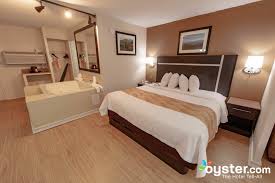 Carolina theatre and old mill of guilford are local landmarks, and some of the area's attractions include wet n wild emerald. Quality Inn Suites Gatlinburg The Double Queen Handicap Room At The Quality Inn Suites Gatlinburg Oyster Com Hotel Photos