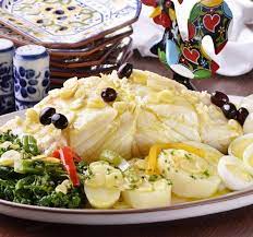 Confira esta deliciosa receita de bacalhau à portuguesa, ela é simplesmente maravilhosa, confira! Como Fazer Bacalhau A Portuguesa Facil