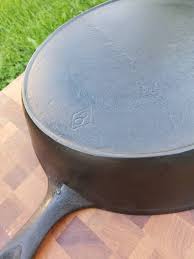 Here Is A 1930s Unmarked Diamond Chicago Hardware Foundry Cast Iron Skillet Tjat Sits 100 Flat On Induction Stove Noti Cast Iron Frying Pan Cast Iron It Cast