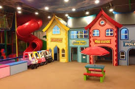 Showcase Kerry Centre Indoor And Outdoor Play Equipment Una Parte Simple Delaware Los Angeles Ev In 2020 Kids Indoor Playground Kids Play Spaces Kids Playground