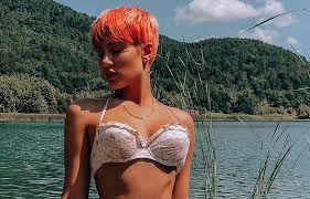 H Elena Tsagkrinoy Pozarei Me Se3i Mpikini Kai Anastatwnei News Gr