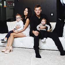 Як ярмоленко разом із сім'єю відпочиває на мальдівах. Druzhina Andriya Yarmolenka Pokazala De I Yak Vidpochivaye Z Cholovikom Glamurchik Tochka Net