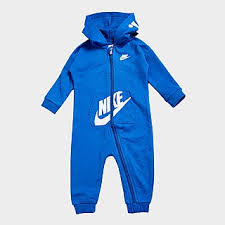 Avec ce survêtement votre bébé sera à l'aise dans tous ces mouvements. Vetement Bebe Taille 0 A 3 Ans Jd Sports