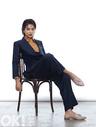 刘涛优雅随性展示独特气质吸睛红唇体现妩媚女人风情- 中国日报网