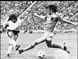 United by their mantle, the muscular 'foot', the radula (teeth band), and (ancestrally) by the shell. Tribute To Gerd Muller After Lionel Messi Breaks His Goalscoring Record Daily Mail Online
