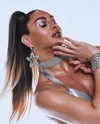 Sasha Colby pour r.e.m. beauty : r/rupaulsdragrace