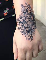 Floral Flower Blackwork Dotwork Linework Wristtattoo Ladytattooers Nyc By Valentina Andaya Oct 30th 2018 7 Tattoos Line Work Tattoo Flower Tattoo