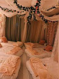 Is there anybody that doesn't love breakfast for dinner? 70 Comfortable Romantic Bedroom Decor Design And Ideas 15 Producttall Com Sleepover Room Dream Rooms Slumber Parties