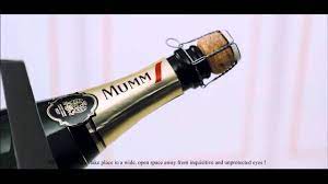 Come sciabolare storia e la sciabolata. Come Sciabolare Una Bottiglia Di Champagne Youparti