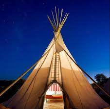 7 Offbeat American Hotels Usa Places To Visit Teepee Marfa