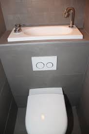 Ideal Pour Un Wc Etroit Et Petit Un Wc Suspendu Avec Le Lave Main Integre Lave Main Wc Relooking Toilettes Lave Main Toilette