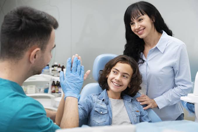 How a Family Dentist Can Simplify Your Dental Care Routine?