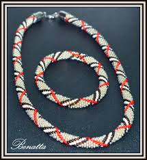 Basteln mit perlen ein perlenarmband weben. La Perla Benatta Set Im Burberry Look Shema Perlenketten Hakeln Perlen Hakeln Perlenarmband Muster