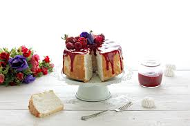 Oggi presentiamo la ricetta per preparare l'angel cake, una soffice torta americana preparata con soli albumi e assolutamente priva di grassi aggiunti: Angel Food Cake La Ricetta Che Vale