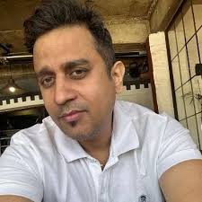 Dr. Mayank Tiwari is a specialist in Dental Surgeon based in New Delhi.