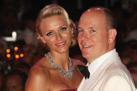 Książę Albert II Grimaldi i księżna Charlene: płakała na ślubie, dzień  wcześniej dowiedziała się o zdradzie
