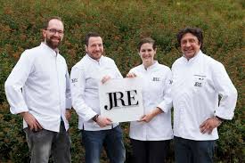 Angerichtet wird die raffinierte regionalküche in der historischen wirtsstube mit schwarzwälder kachelofen, wandvertäfelungen und kassettendecken. Viktoria Fuchs Als Jre Mitglied Begrusst Restaurant Ranglisten