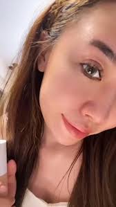 Vera Liu 穎柔| 當歲月如水般的流過，感謝命運～ 讓我們還有一份真誠和純淨與相逢。