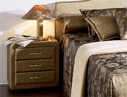 Die empfohlene höhe für den boxspringbett nachttisch ist deutlich höher als bei einem normalen bett. Polster Nachttische Aus Stoff Und Leder Betten De