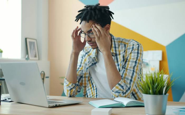 15 Signs You're Being Taken Advantage of at Work (& Tips)